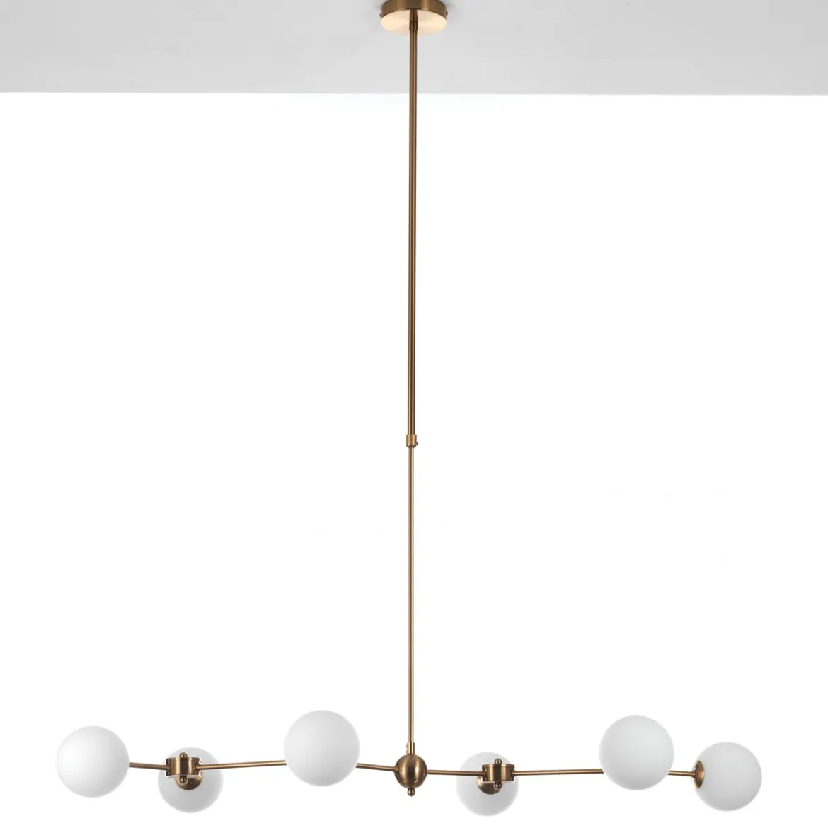Alycia a lampadario in metallo verniciato ottone opaco e sfere in vetro bianco opaco 120x68 h90-150 cm