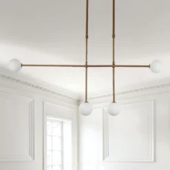 Alycia d lampadario in acciaio oro opaco e 4 sfere in vetro bianco opaco 115x10xh95-132 cm