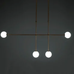 Alycia d lampadario in acciaio oro opaco e 4 sfere in vetro bianco opaco 115x10xh95-132 cm