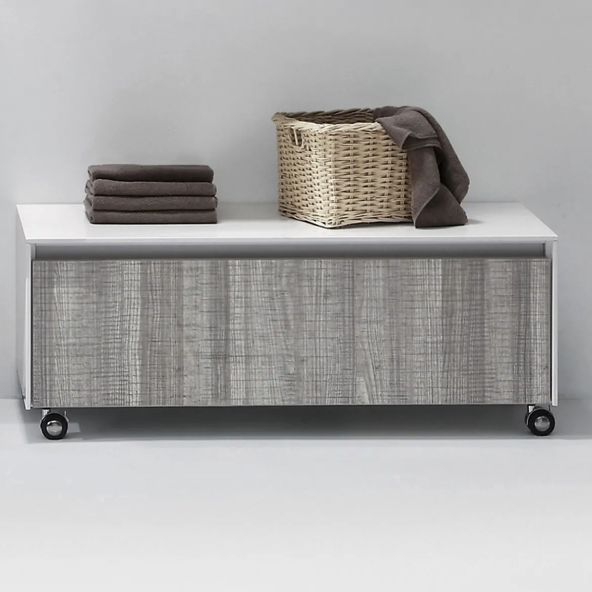 Base con ruote in legno finitura cenere e bianco lucido con guide ammortizzate