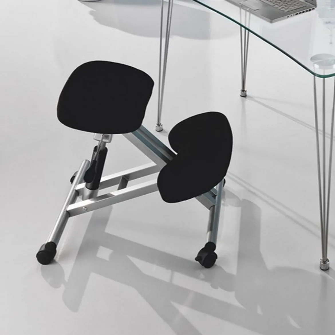 Bergen sgabello ergonomico in metallo finitura alluminio seduta tessuto nero 46x50 h55/65 cm