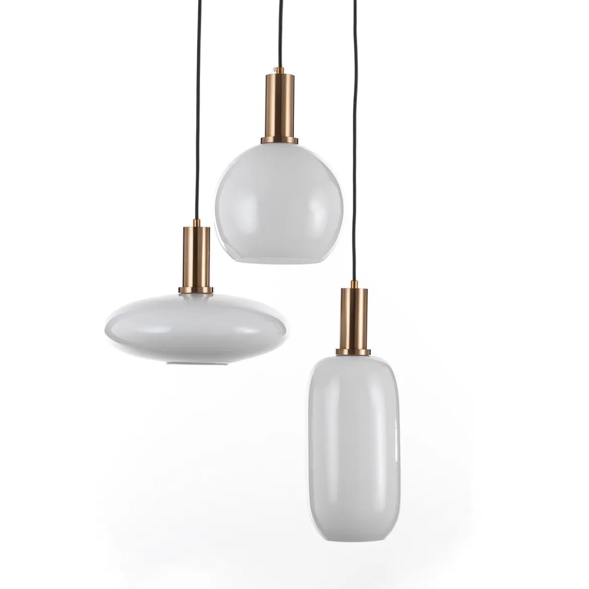 Cloud lampadario in acciaio oro opaco e 3 paralumi in vetro bianco opaco di varie dimensioni