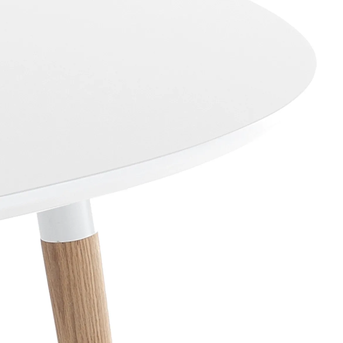 Ego Wood Tavolo Ovale Allungabile verniciato top bianco opaco e gambe in legno massello finitura rovere 170-220-270 x 105 cm
