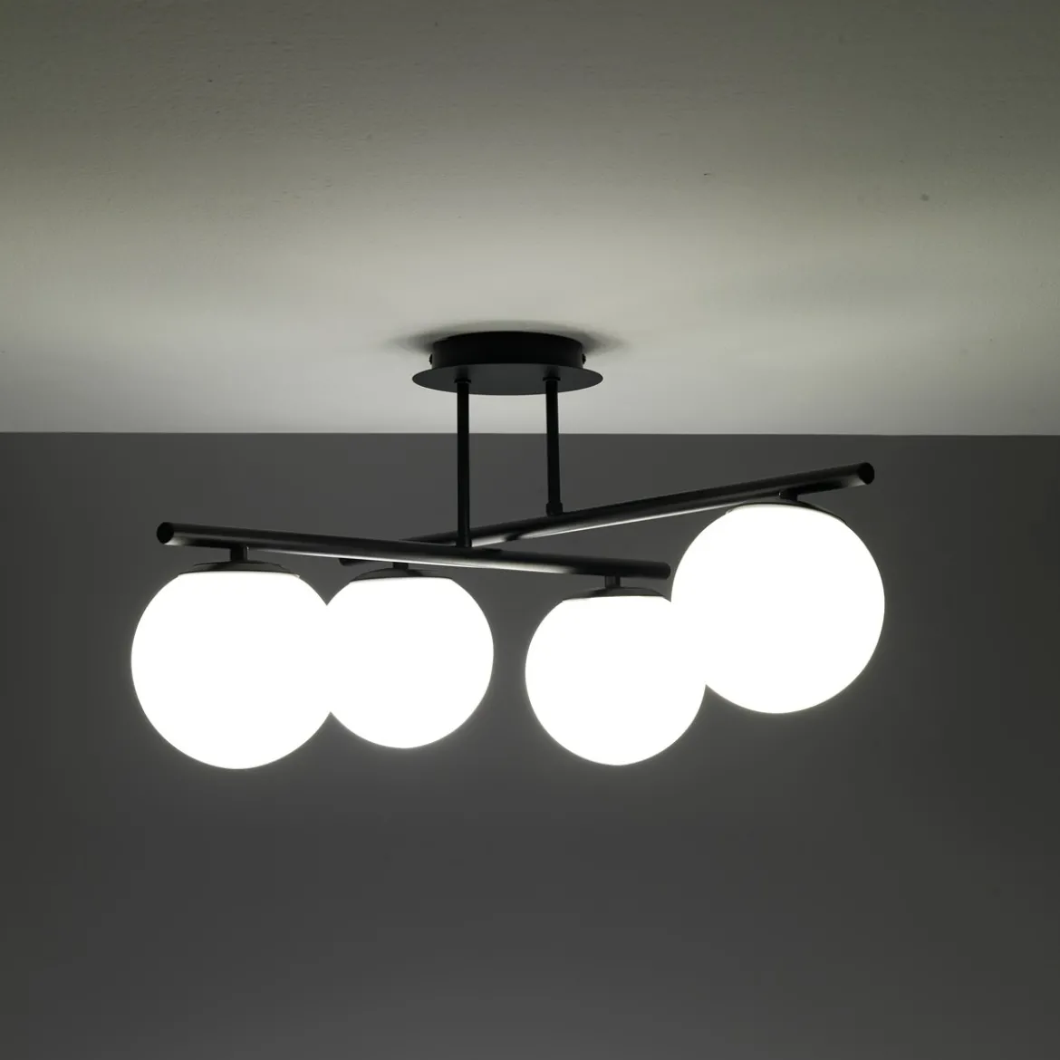 Galaxy black lampadario in metallo nero opaco sfere in vetro bianco opaco cm.60x60 h30 cm