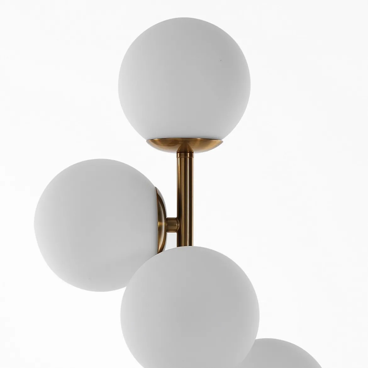 Galaxy lampada da tavolo in metallo verniciato ottone opaco con sfere in vetro bianco opaco d28 h66 cm