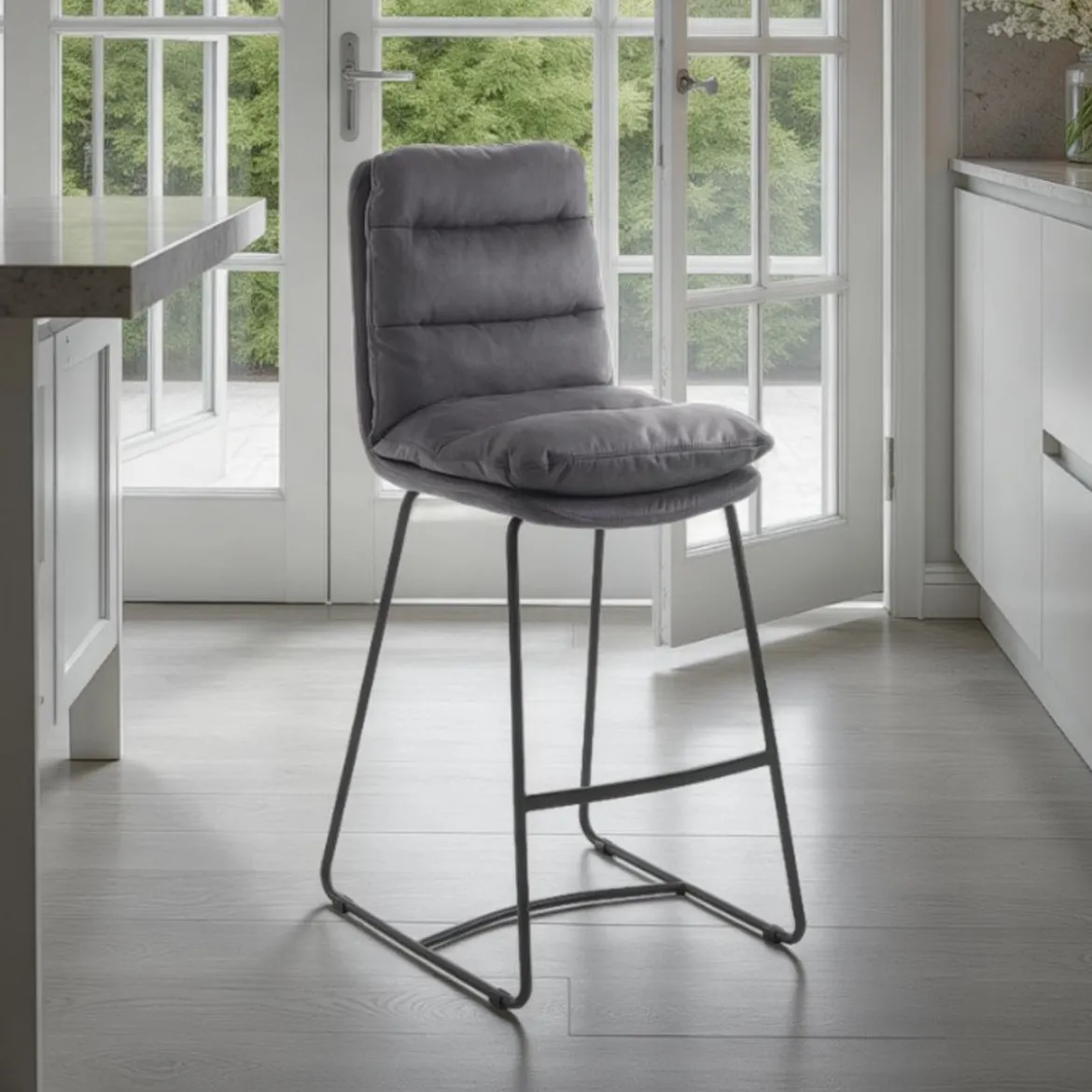Gana sgabello imbottito madison in microfibra effetto velluto grigio e acciaio nero opaco h110 cm