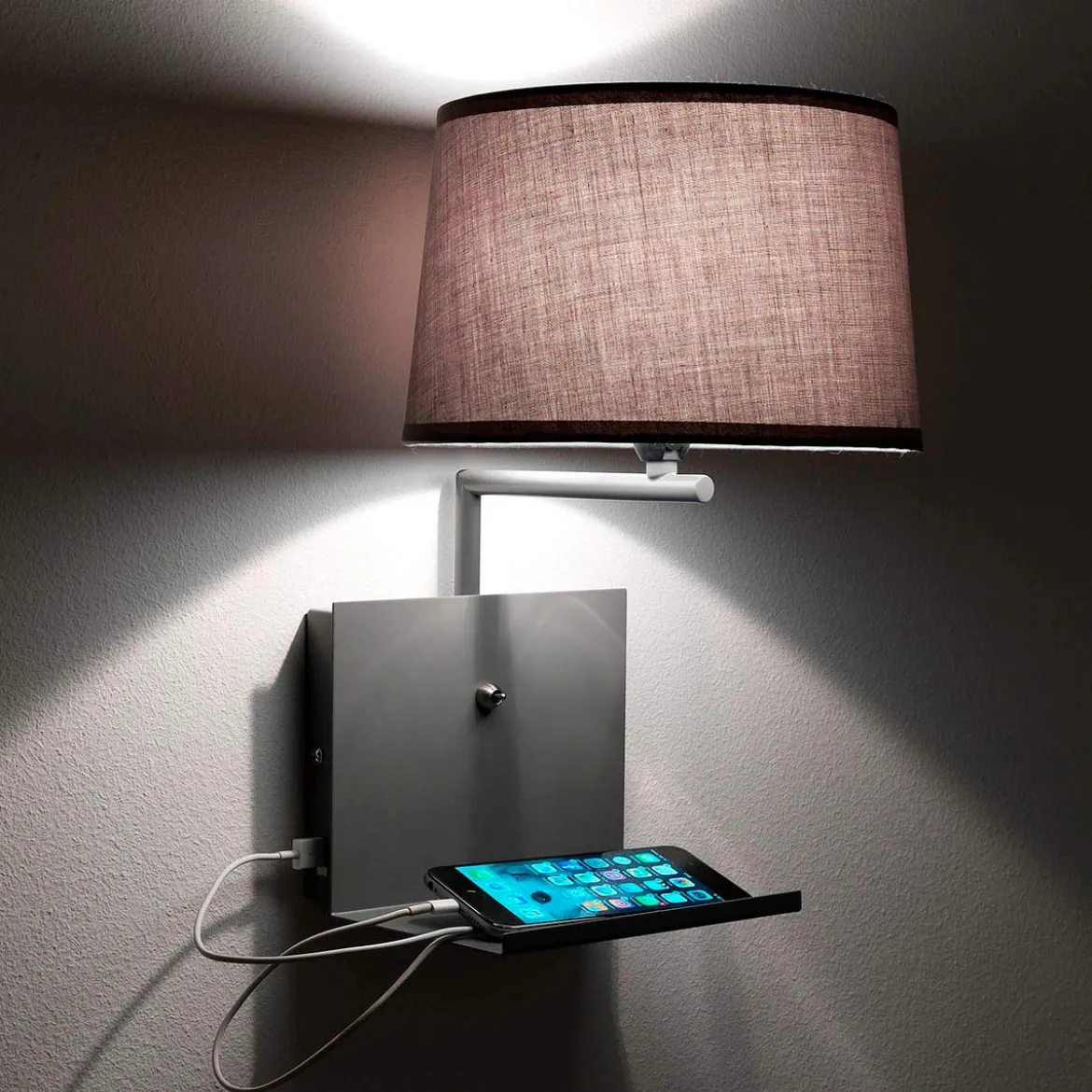 Nio grey applique nera in metallo grigio opaco con presa usb 22x24 h34 cm