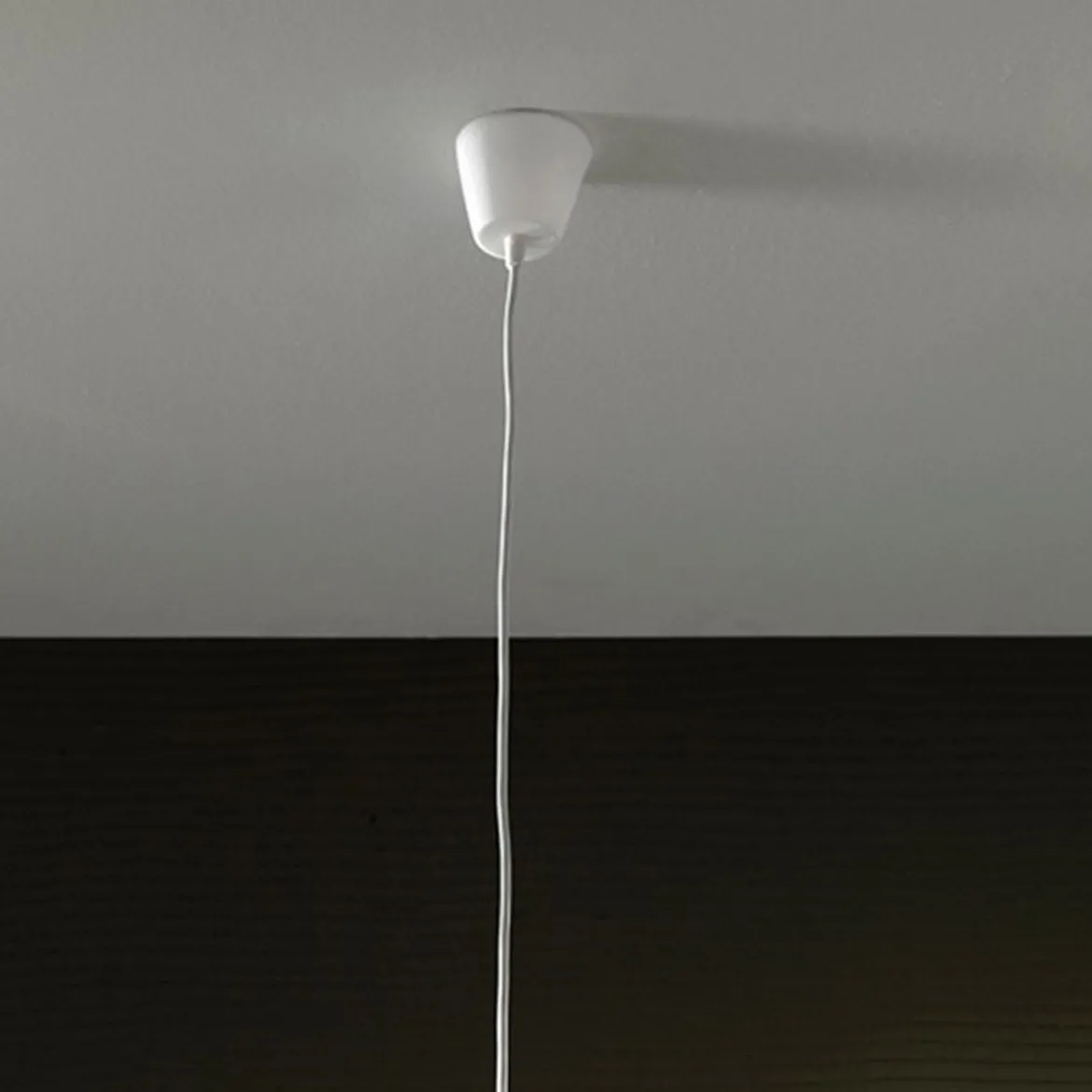 Petalo lampadario in polipropilene bianco con filo regolabile d50 h29 cm