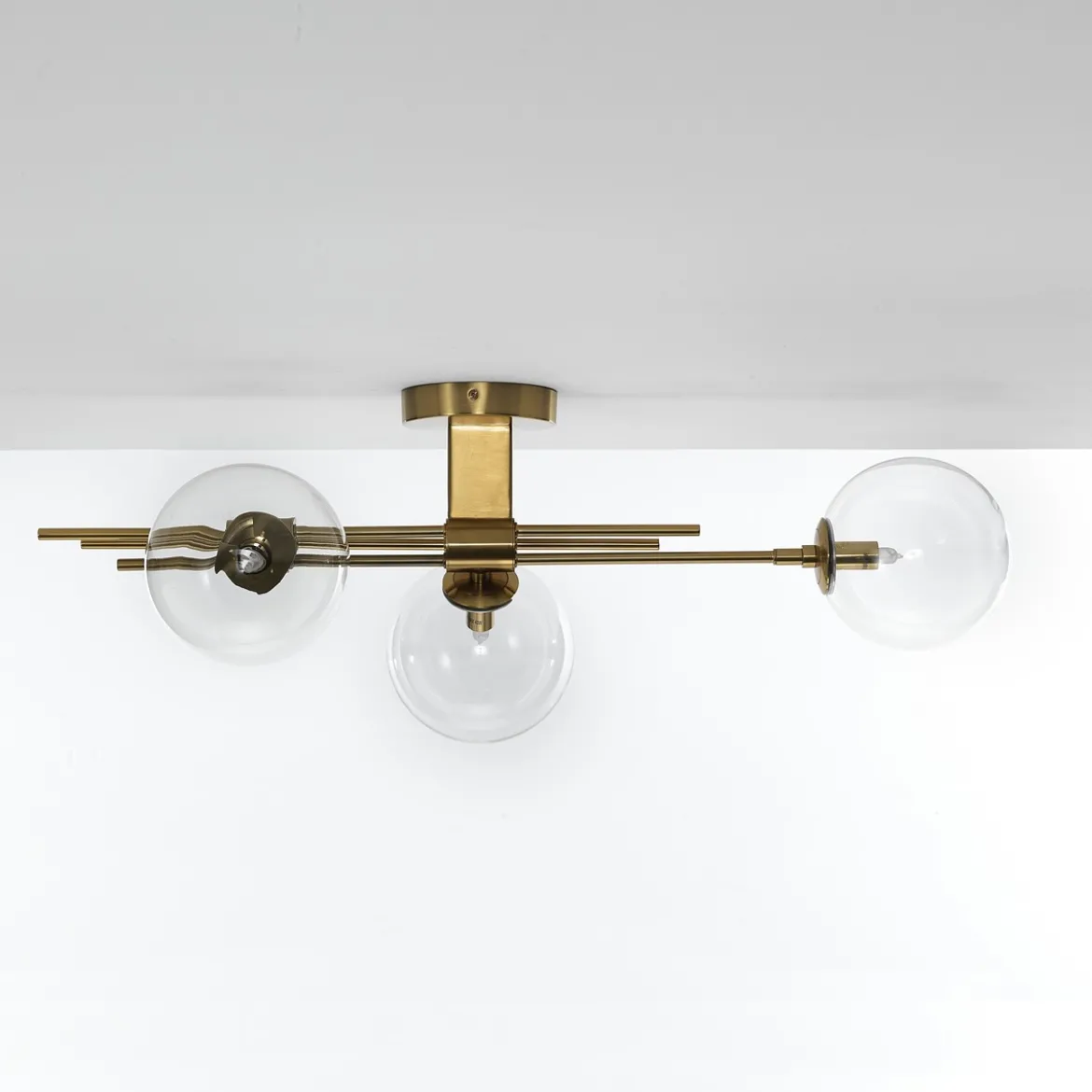Roy lampadario / applique in metallo verniciato ottone opaco con sfere in vetro 74x20 h23 cm