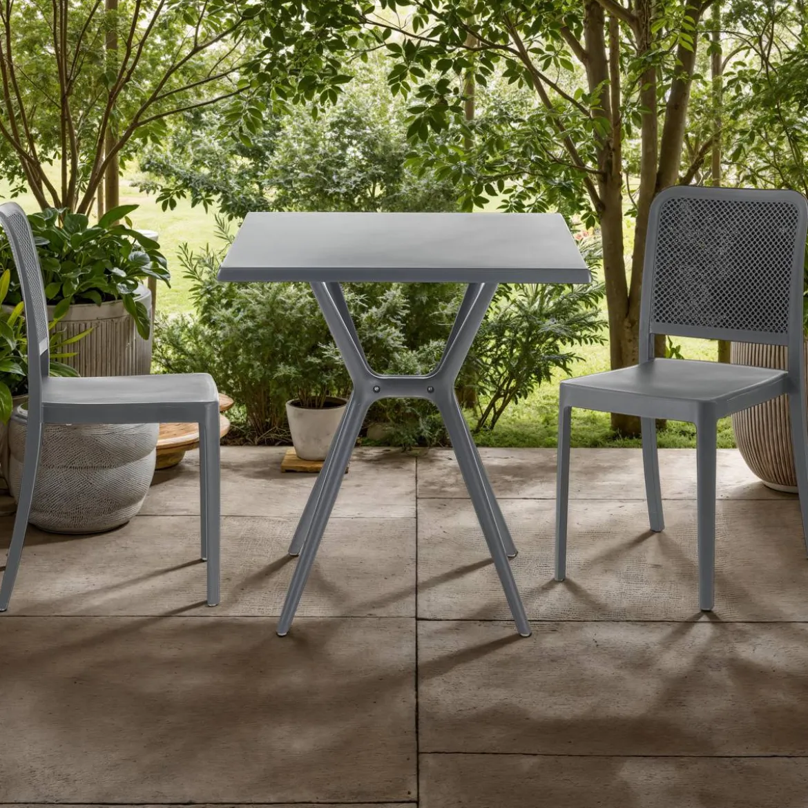 Sabine grey tavolo leggero da esterno in polip. colore grigio opaco resistente agenti e raggi uv h.76 l.70 p.70 cm