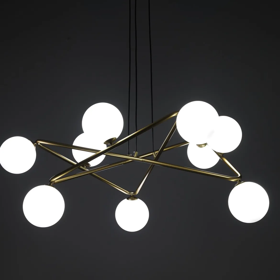Star lampadario in metallo verniciato ottone opaco e sfere in vetro bianco opaco con cavo regolabile 110x110 h43 cm