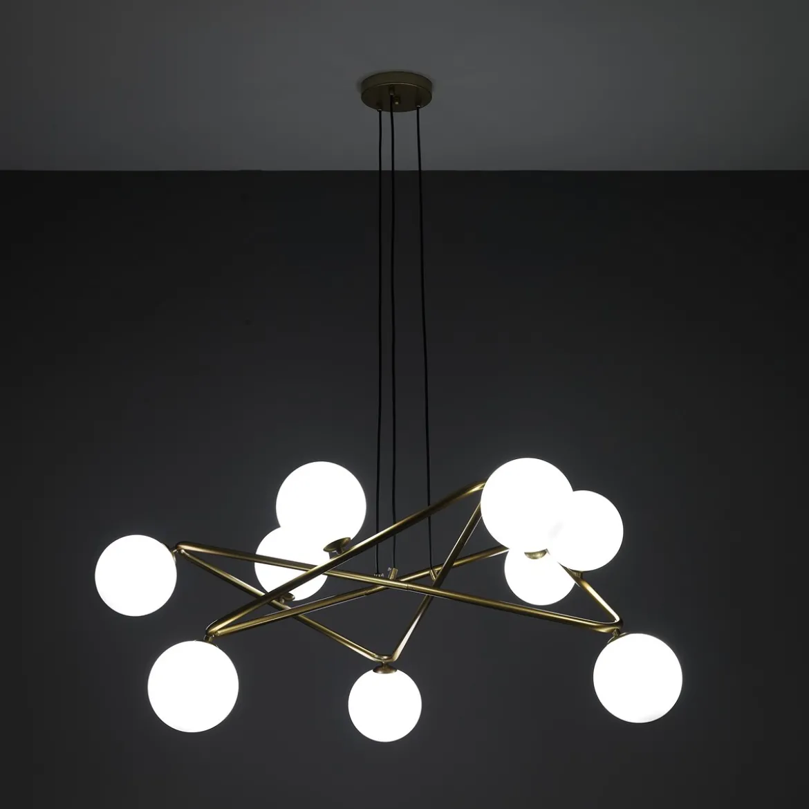 Star lampadario in metallo verniciato ottone opaco e sfere in vetro bianco opaco con cavo regolabile 110x110 h43 cm