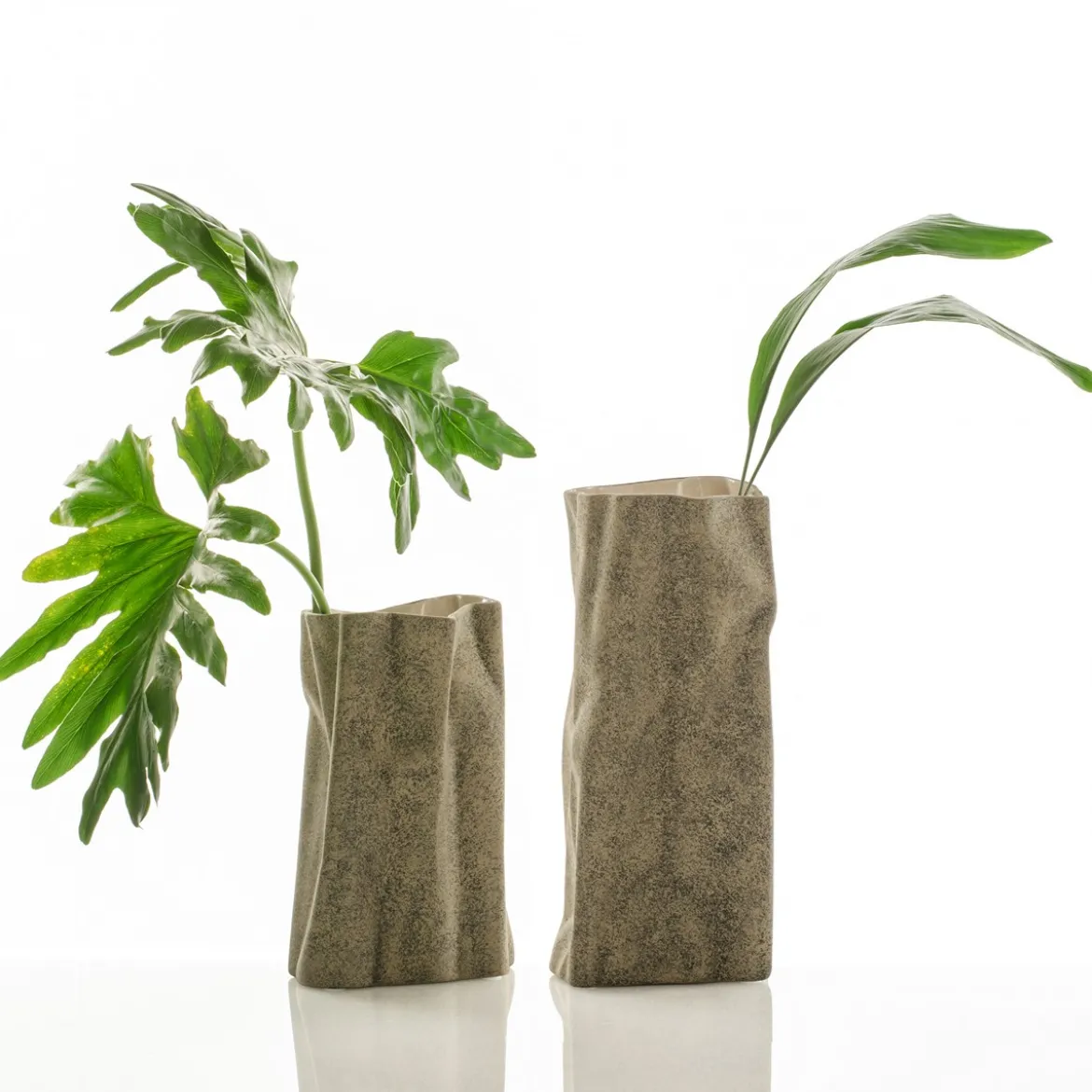 Sveva-a vaso in ceramica effetto pietra colore sabbia 14x14x26 cm