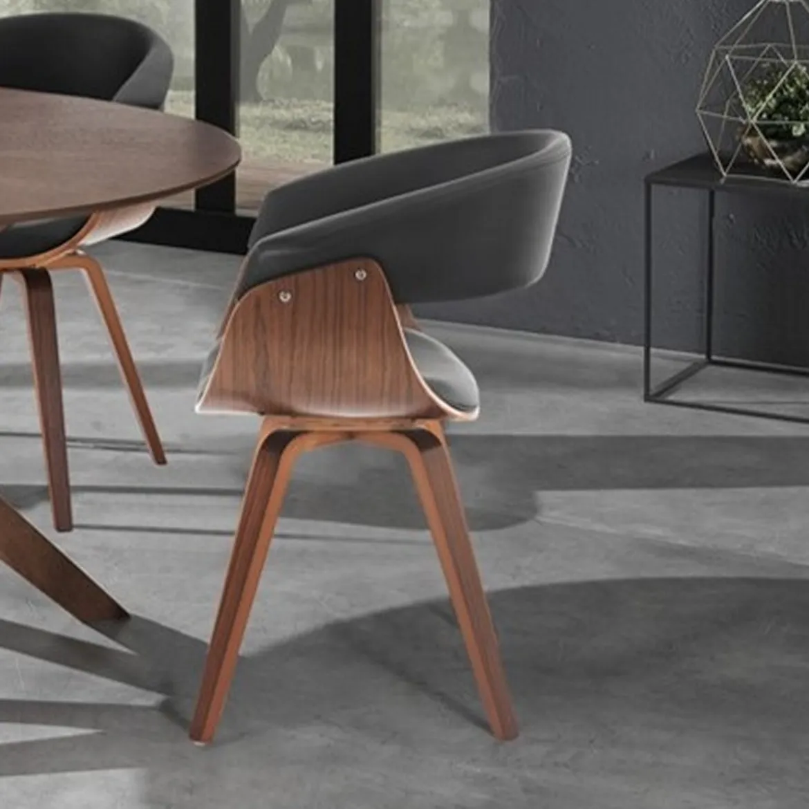 Visby dark wood sedia in pelle sintetica nera e legno multistrato finitura noce 62x51xh81 cm