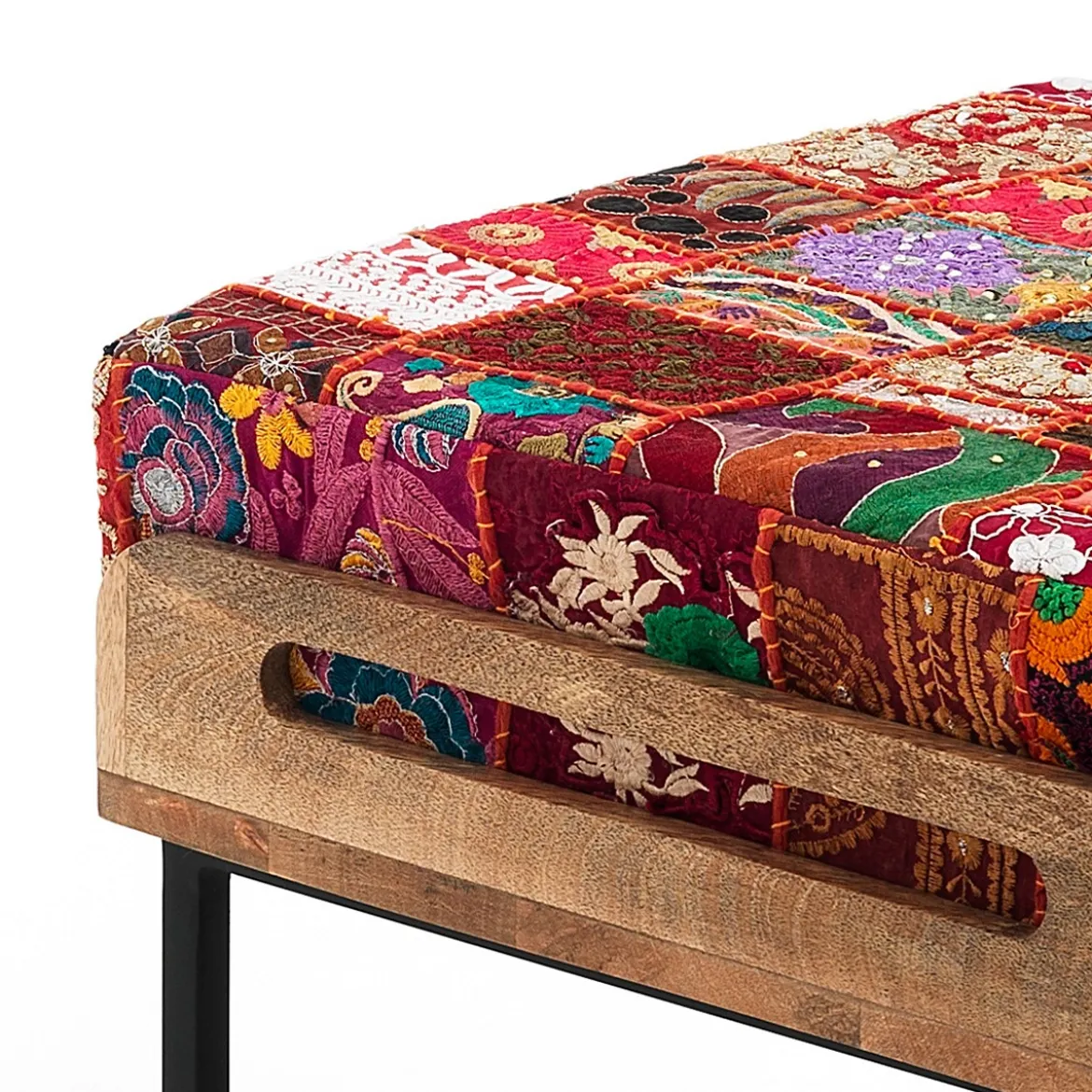 Yara red patch pouf/tavolino acciaio e legno mango cuscino patchwork rosso gommapiuma cm 40x46x44