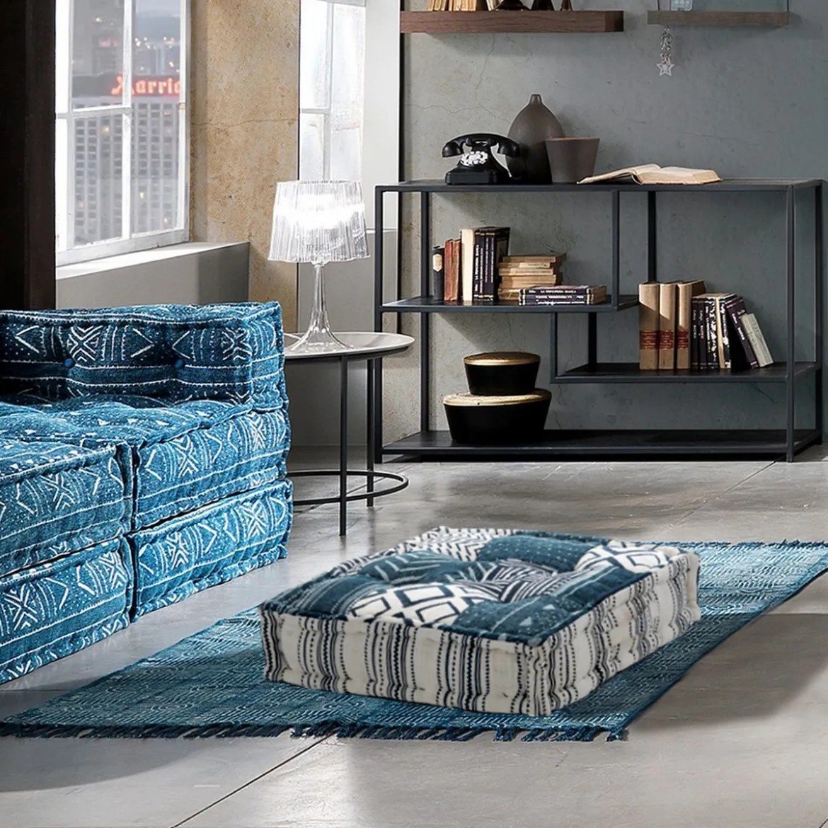 Yara white blue cuscino piccolo in cotone bianco e blu con maniglia laterale 50x50x12 cm