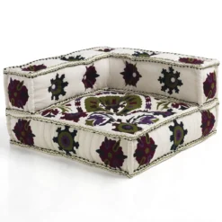 Yara white elemento angolare in cotone bianco con disegni decorativi artigianali 80x80x40 cm