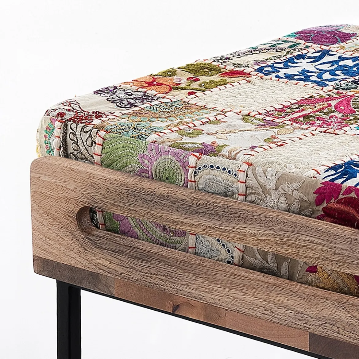 Yara white patch pouf/tavolino acciaio e legno mango cuscino patchwork bianco gommapiuma cm 40x46x44