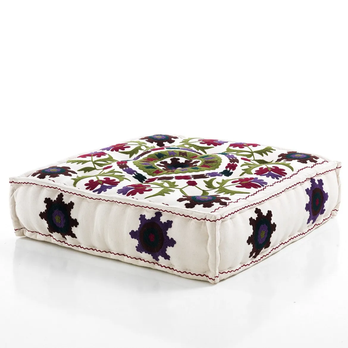 Yara white pouf quadrato in cotone bianco con ricami e lavorazioni a mano 80x80x20 cm